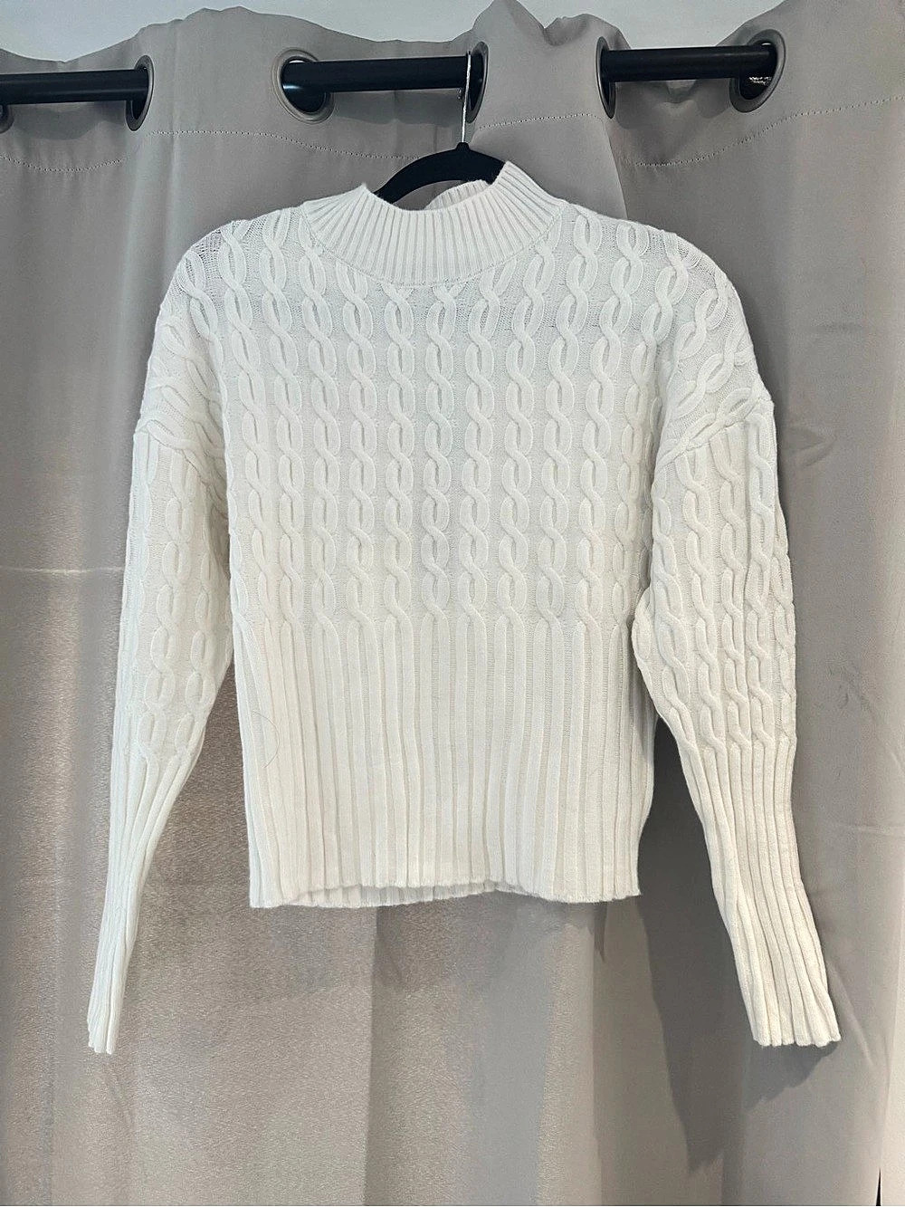 Cable Knit Sweater in White Size Medium NWT